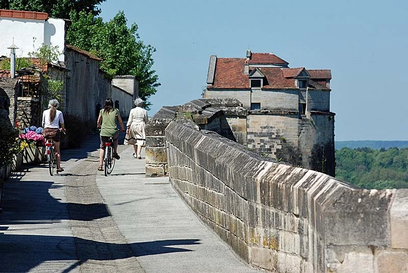 Visite thématique à Langres : A 2, 3 ou 4 roues, les remparts, on fait le tour !